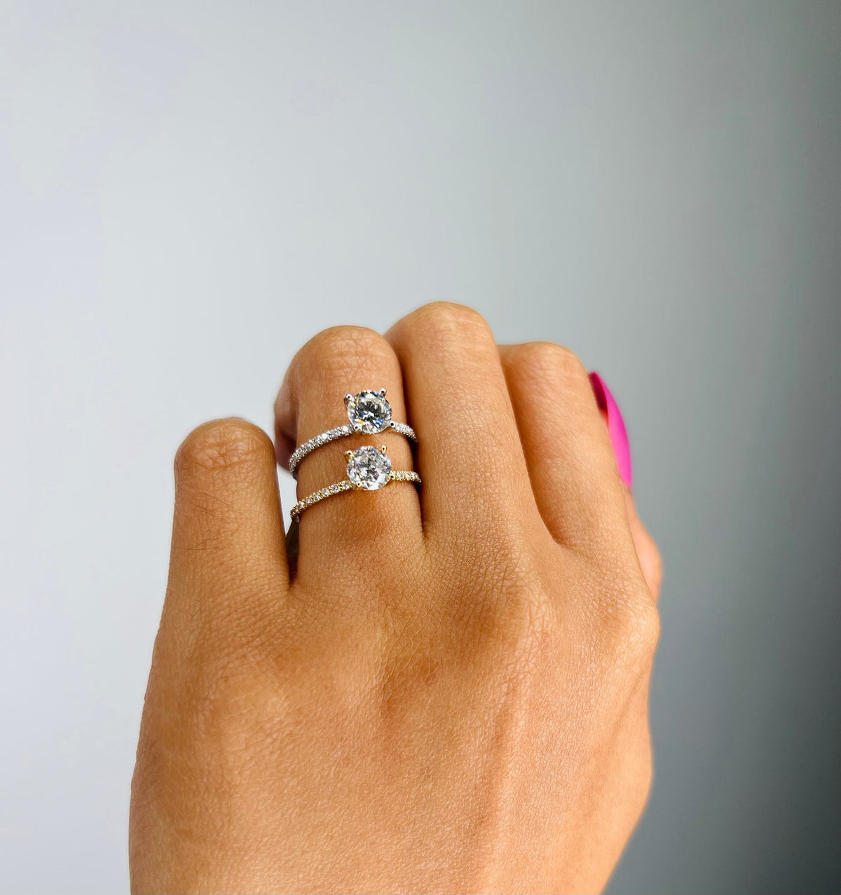 ROUND CUT NATURAL DIAMOND ENGAGEMENT RING. PAVE SET SIDE STONES (GIA CERTIFIED)