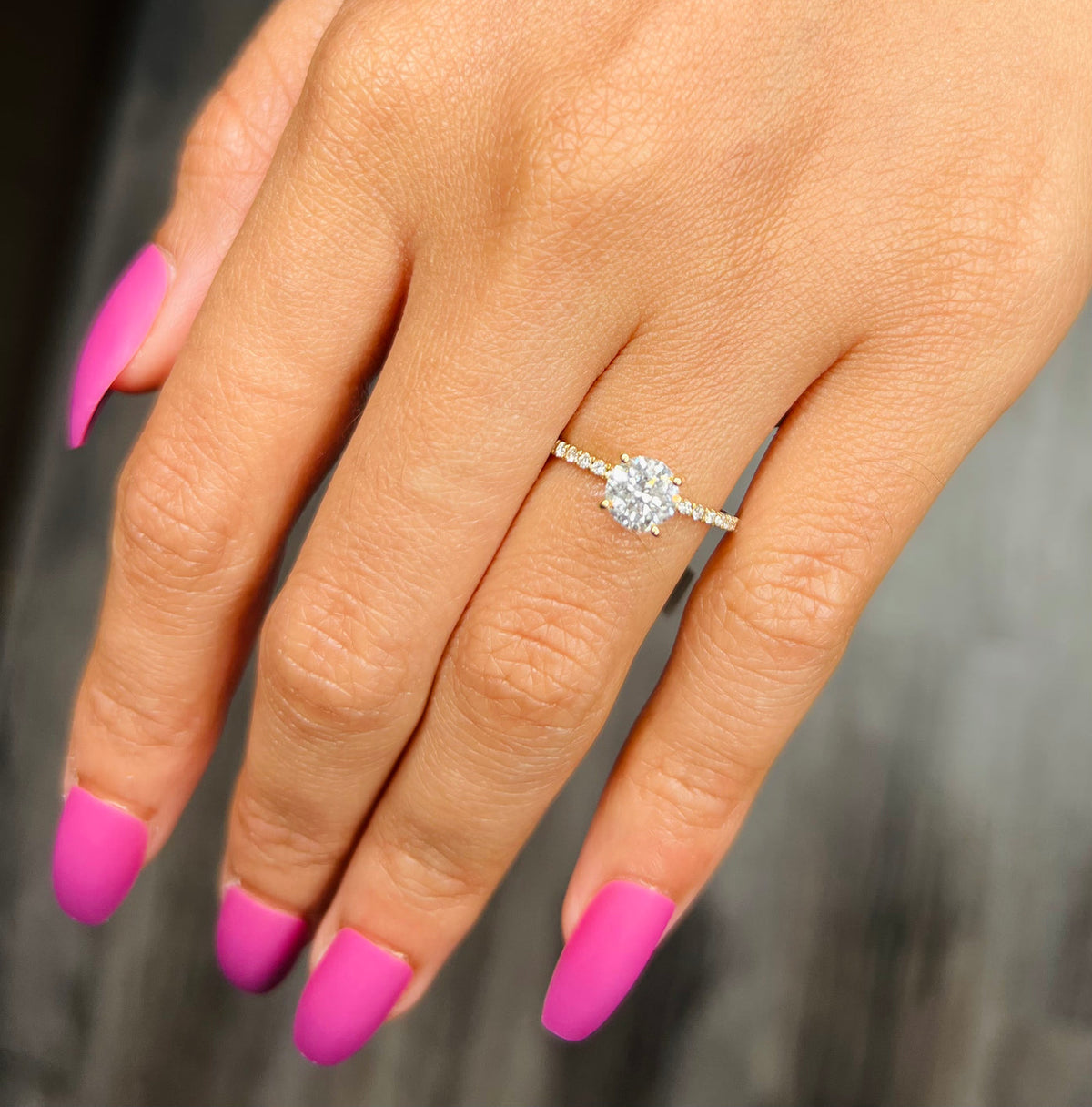 ROUND CUT NATURAL DIAMOND ENGAGEMENT RING. PAVE SET SIDE STONES (GIA CERTIFIED)
