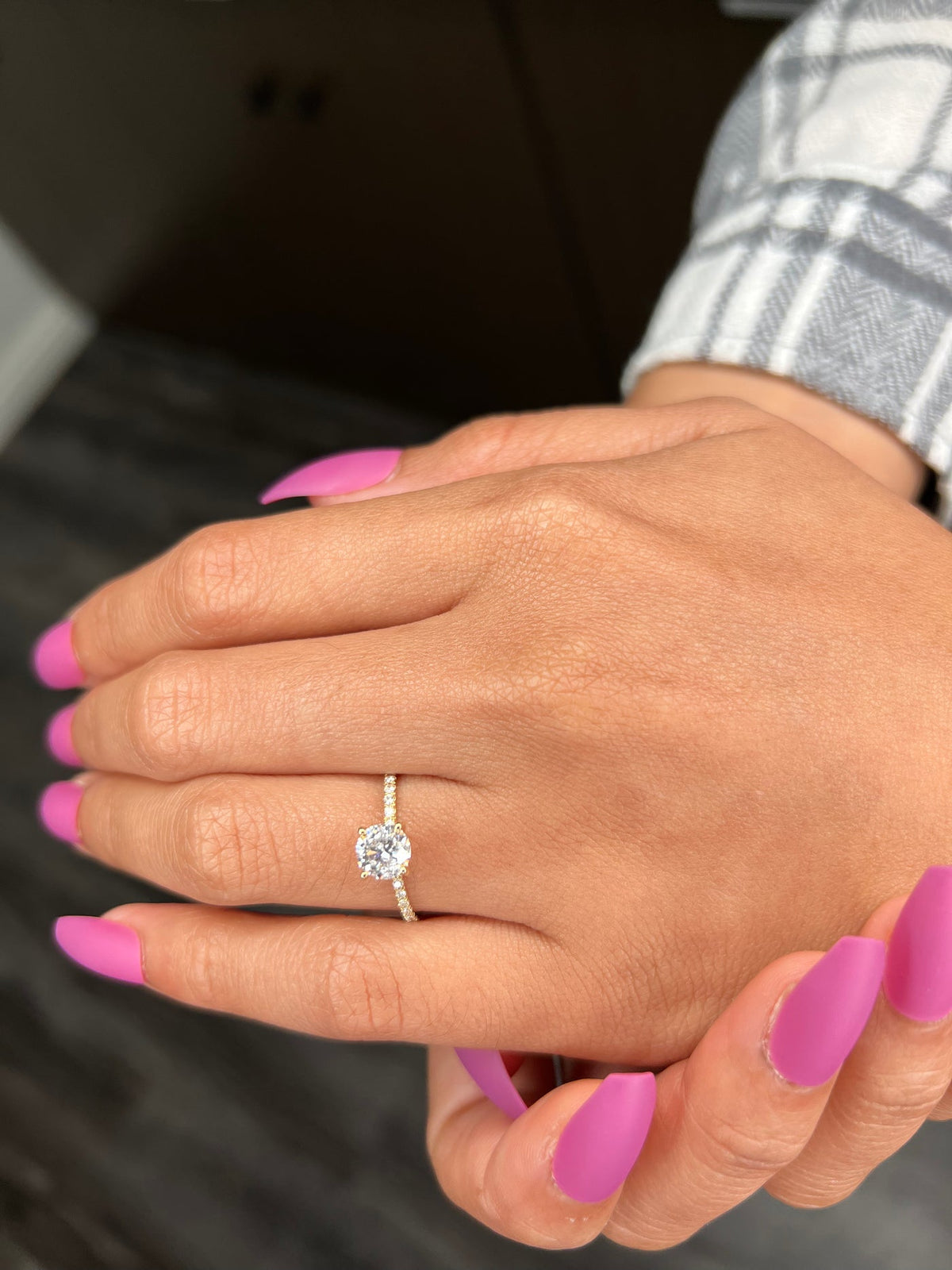 ROUND CUT NATURAL DIAMOND ENGAGEMENT RING. PAVE SET SIDE STONES (GIA CERTIFIED)